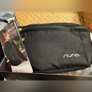Nuna Sling Bag - caviar NWT